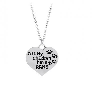 Anhänger mit Aufschrift "All My Children Have Paws" und Pfotenabdrücken